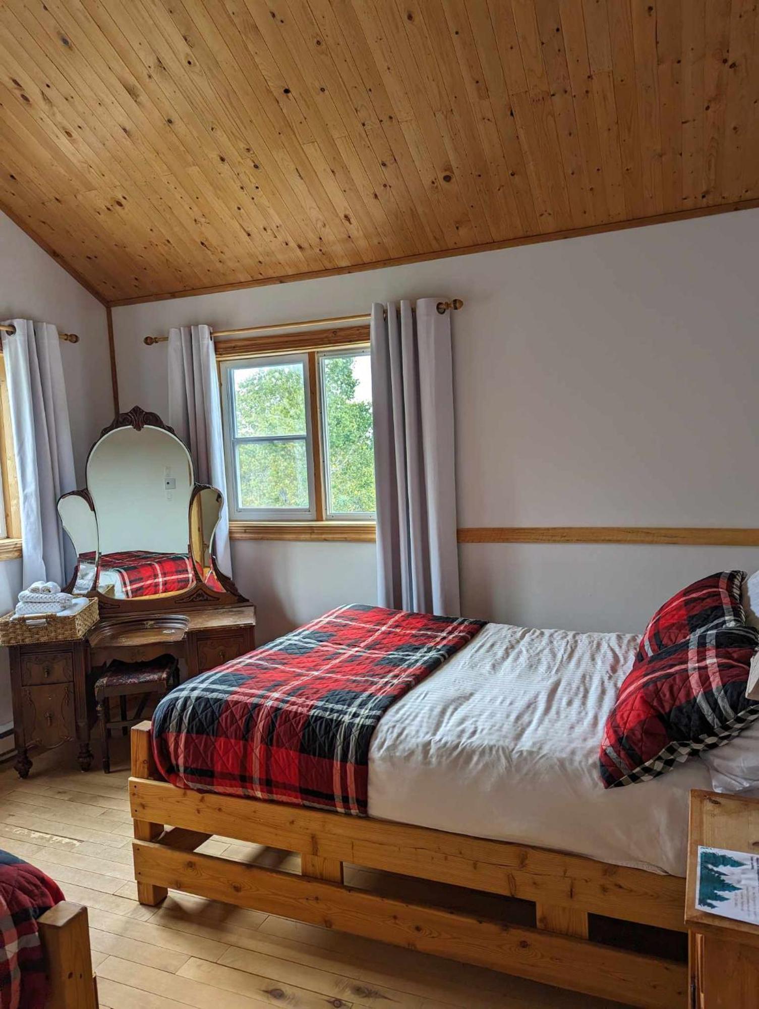 Auberge Carcajou Saint-David-de-Falardeau Ruang foto